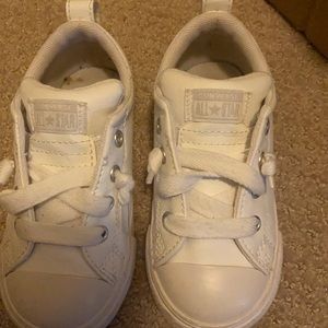 Baby converse size 8 white in very good condition